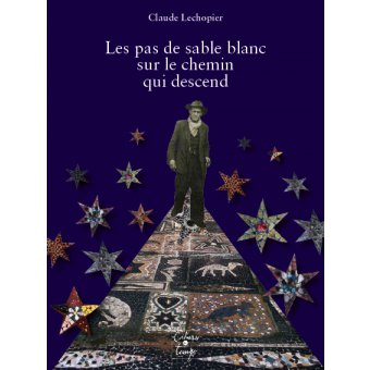 Les pas de sable blanc sur le chemin qui descend